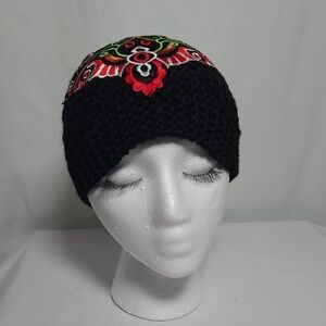 Source Unknown Black Knit Beanie with Colorful Embroidery